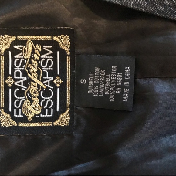 Escapism Casual Vest - Picture 11 of 17